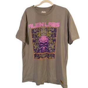 Aliens Labs Gray & Purple Graphic T-Shirt | Size XL